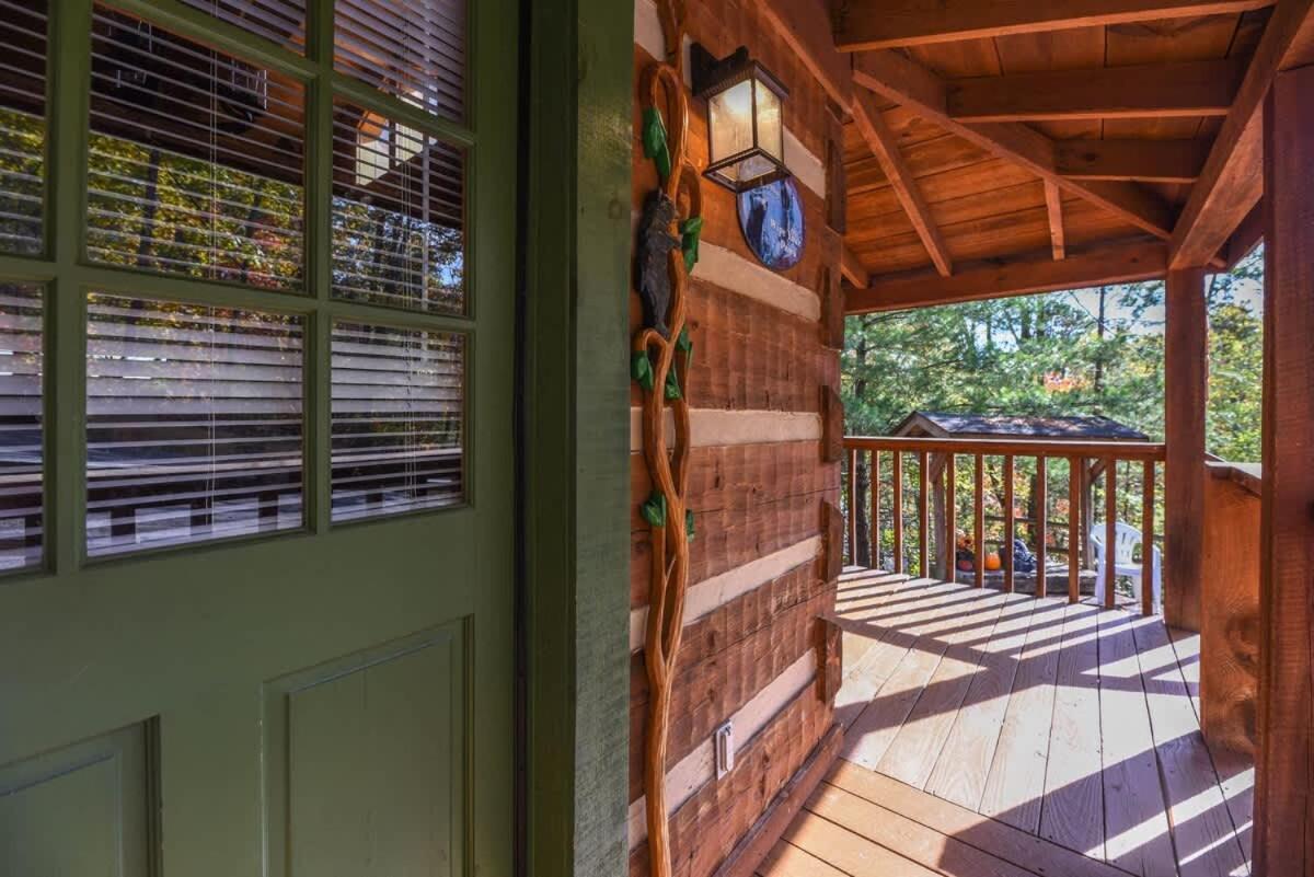 סביירוויל View! Cozy, Private, Fireplace, Hot Tub Log Cabin, Honeymoon! מראה חיצוני תמונה