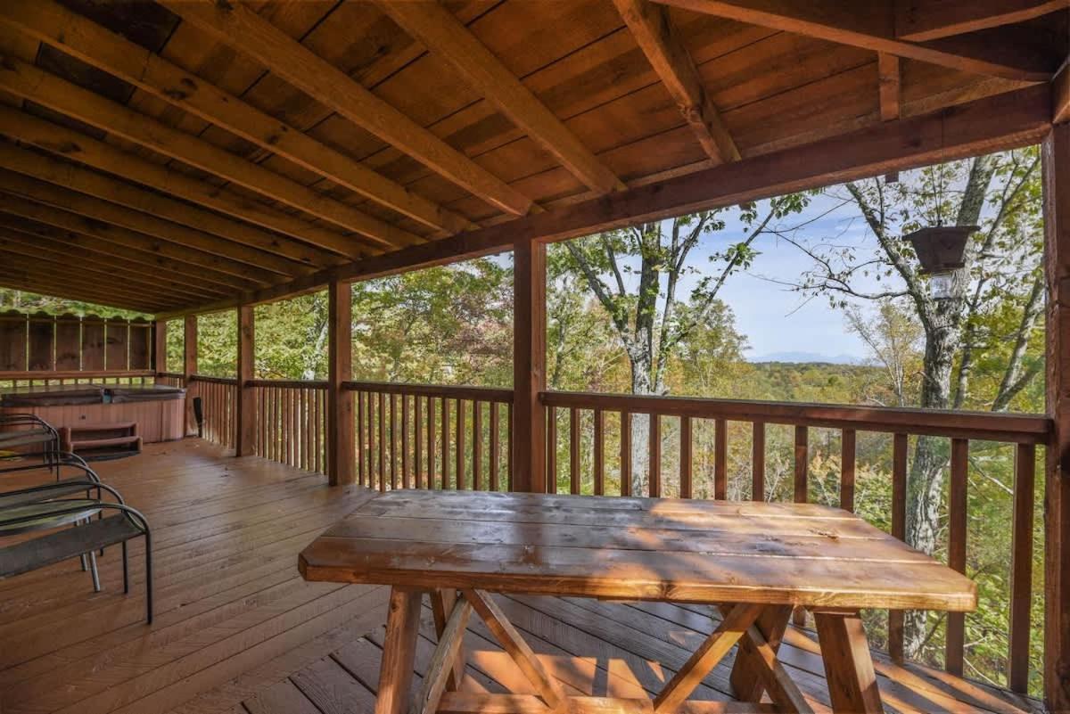 סביירוויל View! Cozy, Private, Fireplace, Hot Tub Log Cabin, Honeymoon! מראה חיצוני תמונה