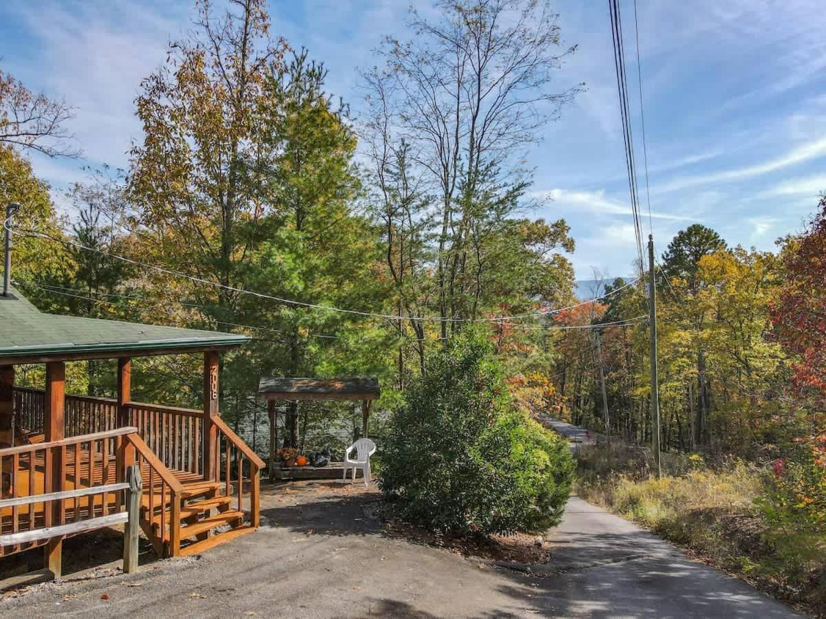 סביירוויל View! Cozy, Private, Fireplace, Hot Tub Log Cabin, Honeymoon! מראה חיצוני תמונה