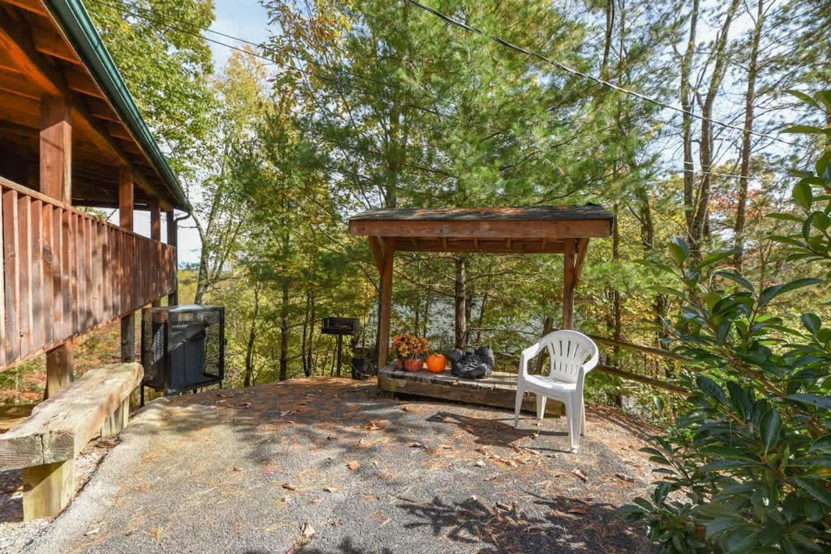 סביירוויל View! Cozy, Private, Fireplace, Hot Tub Log Cabin, Honeymoon! מראה חיצוני תמונה
